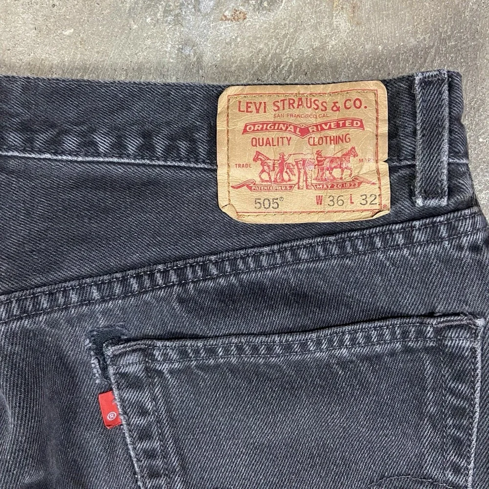 Vintage Levi's 505 Jeans Size 36x32 Black‎ Denim Classic Straight Leg Fit